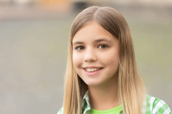 Portrait Happy Teen Girl Smiling Face Blurry Outdoors Copy Space — Stock Photo, Image