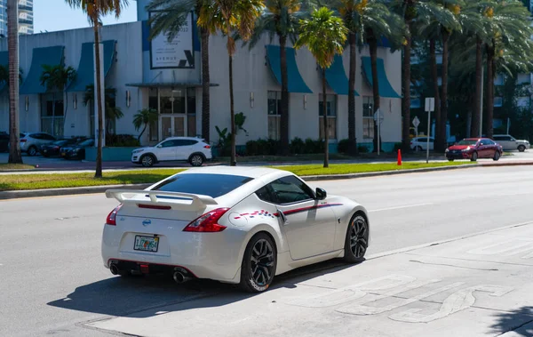 Miami Beach Φλόριντα Ηπα Απριλίου 2021 Λευκό Nissan Nismo Στην — Φωτογραφία Αρχείου