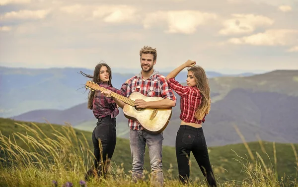 Lugar Tranquilo Melodía Naturaleza Una Tradición Senderismo Amigos Senderismo Con — Foto de Stock