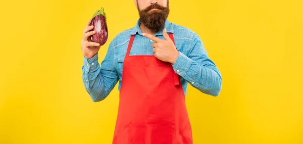 Serious Man Crop View Apron Pointing Finger Eggplant Yellow Background — Stock Photo, Image
