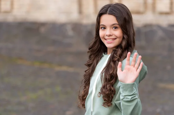 Happy Smiling Teen Girl Casual Waving Hand Making Hello Goodbye — Foto de Stock