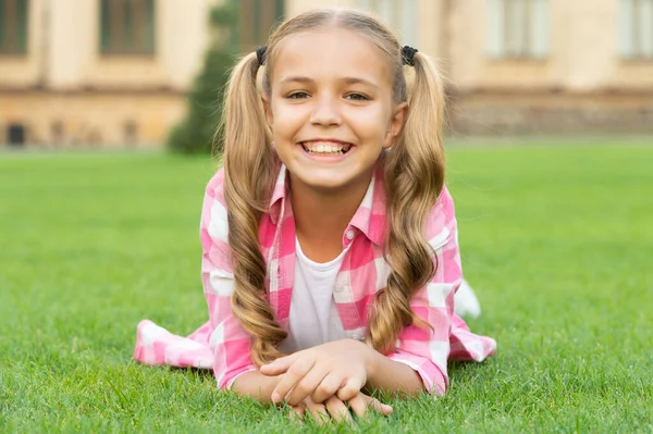 Happy Teen Child Portrait Relax Green Grass Outdoor — Stockfoto