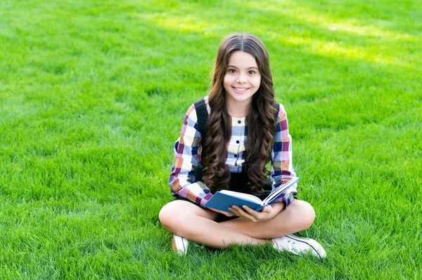 Smiling Teen Girl Sit Grass Reading Book — ストック写真