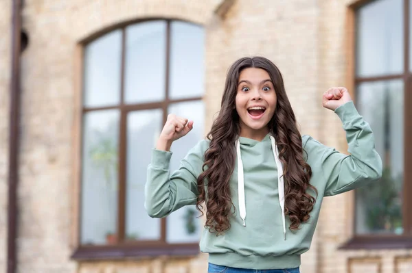 Excited Teen Girl Casual Shouting Making Winning Gesture Blurry Outdoors — Stockfoto