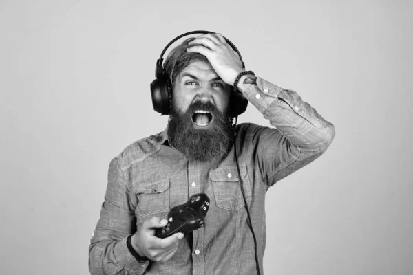 Hayır Kumanda Konsolu Kumandası Kulaklıkla Oyun Oynamak Olgun Erkek Oyuncu — Stok fotoğraf