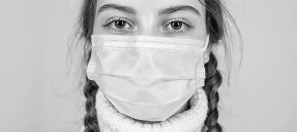 Teenager Mädchen Tragen Atemschutzmaske Während Coronavirus Pandemie Quarantäne Medizinische — Stockfoto