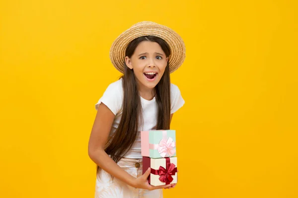Confused Teen Girl Hold Present Box Yellow Background — Stock Fotó