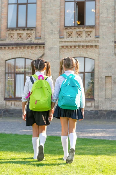 Back View Two Schoolkids School Backpack Walking Together Outdoor — Stock Photo, Image