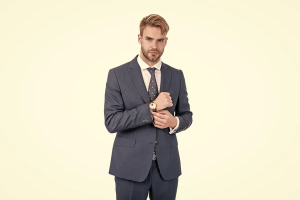 Αυτοπεποίθηση Επιτυχημένος Επιχειρηματίας Επιχειρηματικό Κοστούμι Και Ρολόι Χειρός Απομονώνονται Λευκό — Φωτογραφία Αρχείου