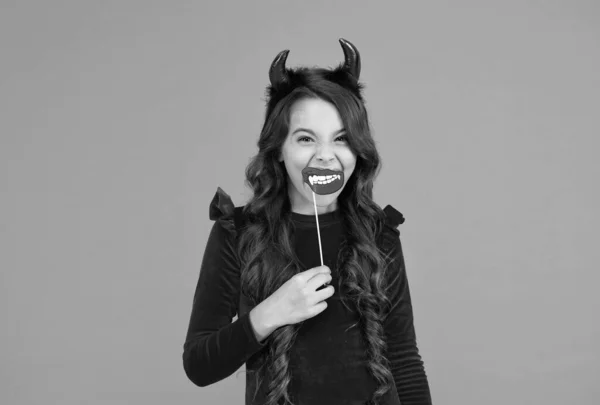 Boldog Halloweent Ördögszarvat Visel Gyerek Vicces Party Attribútummal Tini Lány — Stock Fotó
