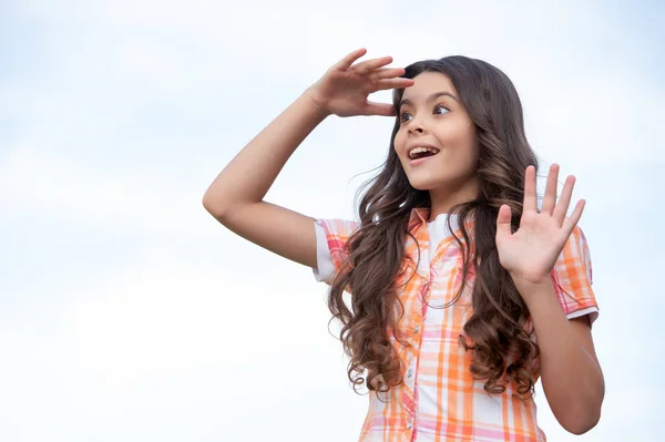Surprised Teen Girl Looking Distance Keeping Hand Eyes Sky Background — Fotografia de Stock