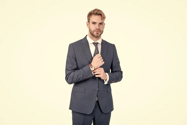 ホワイトに隔離されたスーツと腕時計のようなビジネスの成功したビジネスマンに自信を持って — ストック写真