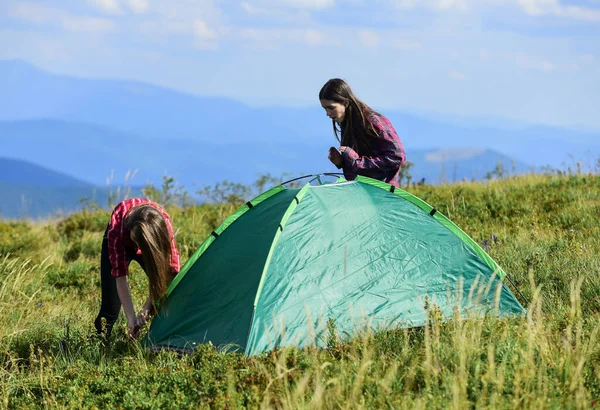 Teamwork Concept Hiking Activity Helpful Have Partner Raising Tent Attach — Stock Fotó