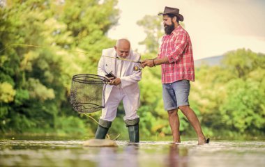 Yeni yetenekler. Hobi ve eğlence. Başarı. Balıkçılar. İyi yakaladın. Fisher emekliliği kutluyor. İyi prodüksiyon. Emekli işadamı. Erkek arkadaşlığı. İyi kar. Dedem ve Drandson balık tutuyor..