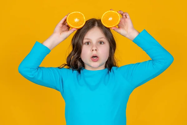 Shocked Teen Girl Hold Orange Fruit Yellow Background — Stock Fotó