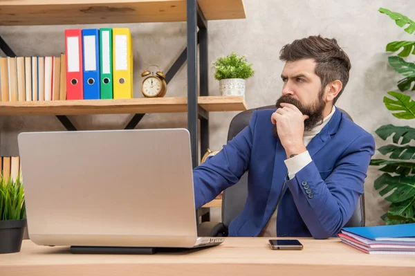 Thoughtful Man Using Laptop Working Office Desk Decision Maker —  Fotos de Stock