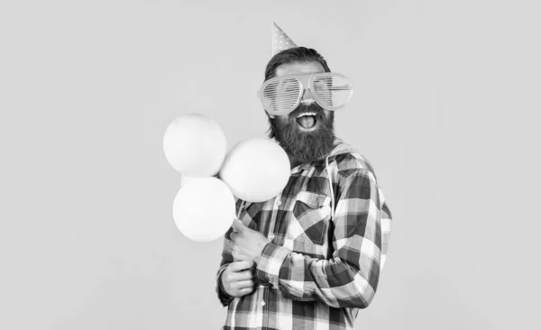 Αγοράζεις Δώρα Ευτυχισμένος Άντρας Μούσι Τύπος Γυαλιά Κρατάει Μπαλόνια Γιορτή — Φωτογραφία Αρχείου