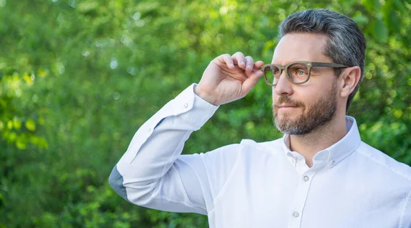 Portrait Professional Man Looking Distance Eyeglasses Natural Background Copy Space — Foto de Stock