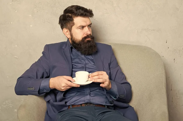 Relaxační Profesionální Muž Pít Kávu Sedí Lenošce Přestávka Kávu — Stock fotografie