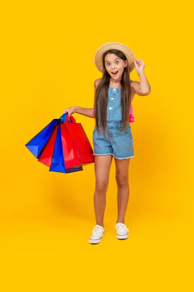 Surprised Teen Kid Shopping Bags Yellow Background Full Length — Zdjęcie stockowe