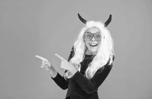 Snoep Schiet Vier Feestdagen Wijsvinger Voor Kopieerruimte Gelukkig Halloween Duivel — Stockfoto