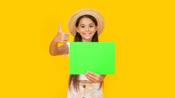 Happy Teen Girl Copy Space Green Paper Yellow Background Thumb — 스톡 사진