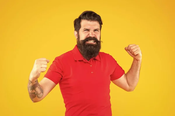 Homem Barbudo Confiante Bonito Fundo Amarelo Cabelo Barba Cuidados Retrato — Fotografia de Stock