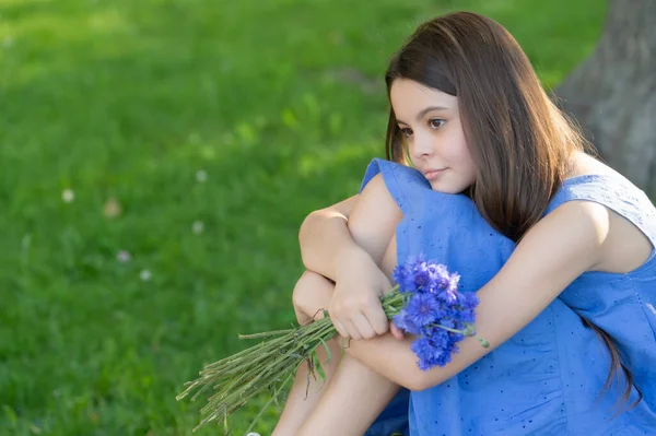 Dreaming Teenager Girl Relax Park Teen Girl Outdoor Pretty Girl — Stockfoto
