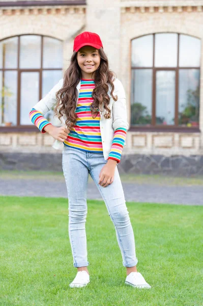 Positive Teen Girl Model Keeping Arms Crossed Teen Fashion Style — Stok fotoğraf