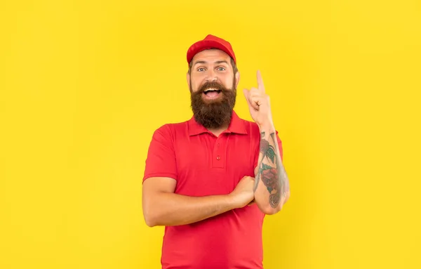 Happy Deliveryman Casual Red Cap Tshirt Keeping Finger Raised Yellow — Foto Stock