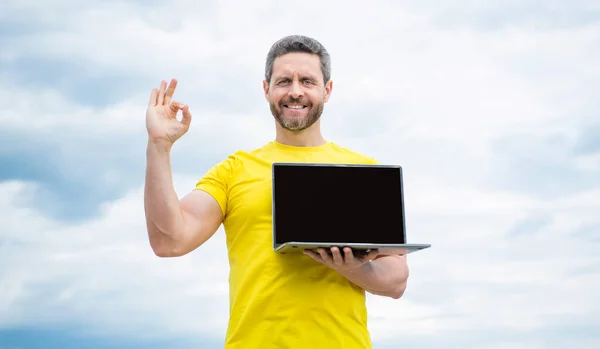 Man Presenting Laptop Sky Background Copy Space — Photo