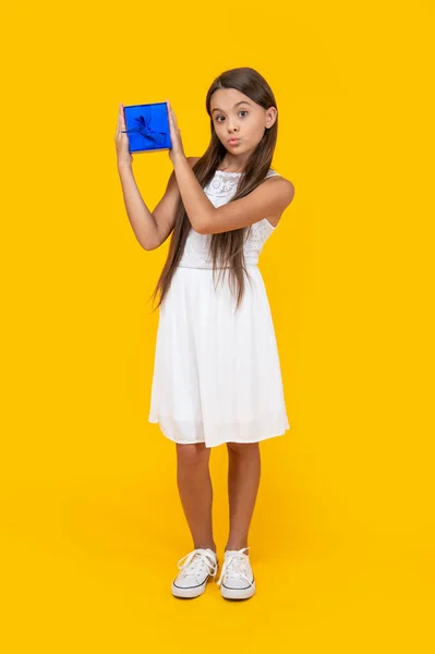 Teen Kid Hold Present Box Yellow Background — Stock Fotó