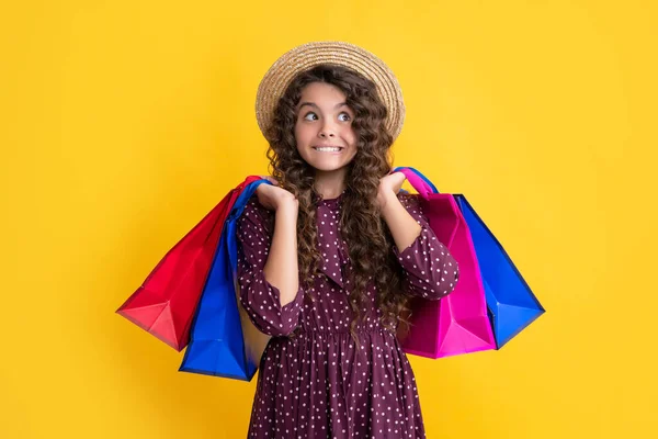 Surprised Girl Curly Hair Hold Shopping Bags Yellow Background — Stock fotografie