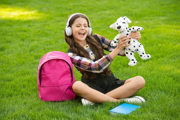 Happy Teen Girl Singing Song Holding Dog Toy Grass School — Φωτογραφία Αρχείου
