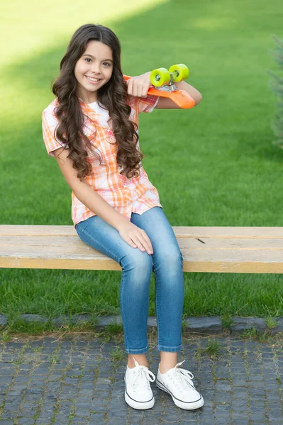 Positive Teen Girl Skater Skateboard Outdoor Girl Penny Board Hipster — Foto Stock