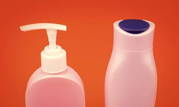 Szampon Bodywash Zamykanie Napełnianych Butelek Butelki Nakrętką Dozownikiem Pompy Hdpe — Zdjęcie stockowe