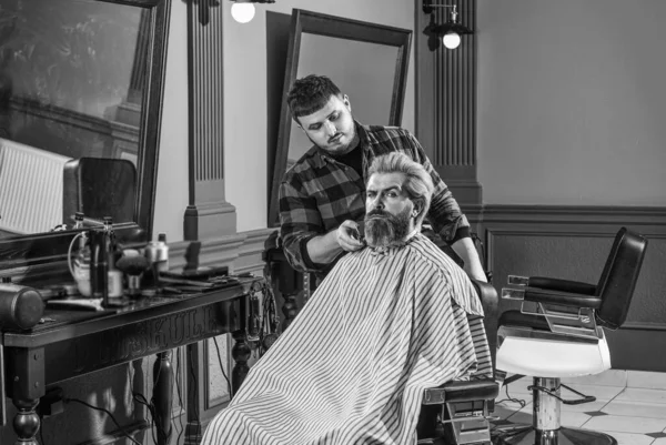 Cliente Sentado Cadeira Serviços Barbearia Como Cavalheiro Ser Humano Decente — Fotografia de Stock