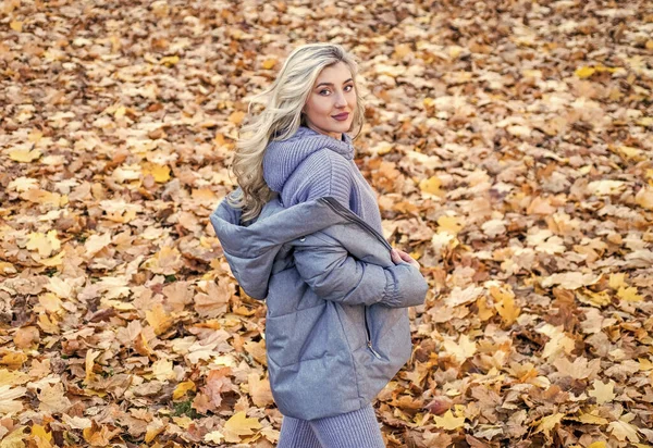 Beautiful Blonde Woman Puffer Coat Autumn Fashion Beauty Pretty Girl — Stock Photo, Image