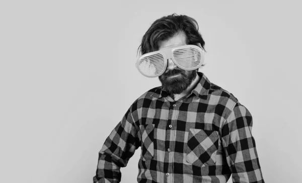 Serious Bearded Male Hipster Wearing Funny Party Glasses Yellow Background — Stock Photo, Image