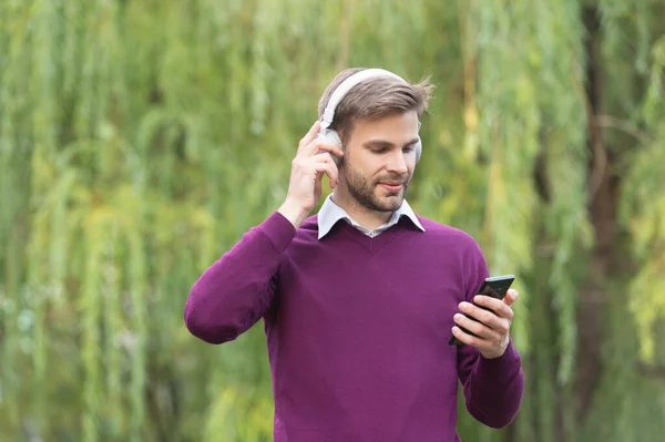 Young Handsome Man Listen Music Headphones Chating Smartphone Outdoor — Foto Stock