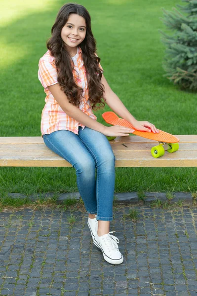 Cheerful Teen Girl Skater Skateboard Outdoor Girl Penny Board Hipster — Stockfoto
