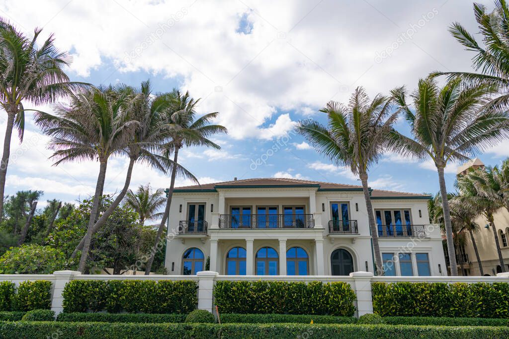 private residence with houses and cottages in palm beach.