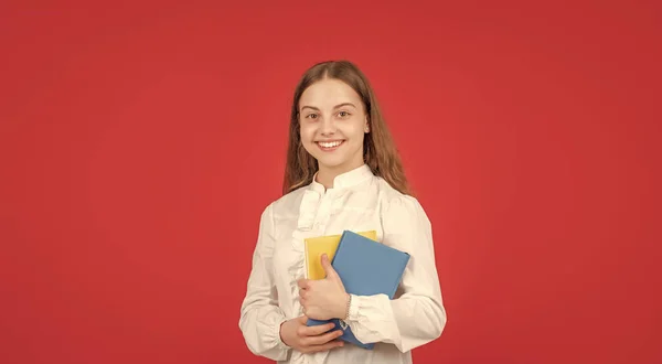 Adolescente Con Cuaderno Vuelta Escuela Niño Listo Para Estudiar Feliz —  Fotos de Stock