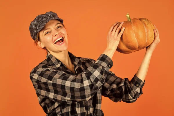 Fresh Vegetables Vintage Girl Hold Pumpkin Maple Leaves Halloween Welcome — Stockfoto