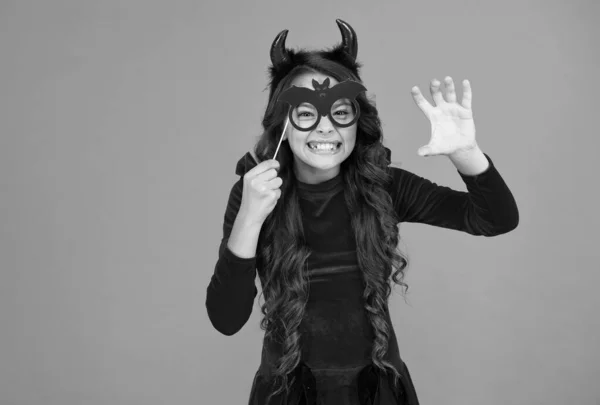Τρομακτικό Κορίτσι Τρόμο Στο Imp Κοστούμι Κέρατο Στο Χάλογουιν Αστεία — Φωτογραφία Αρχείου