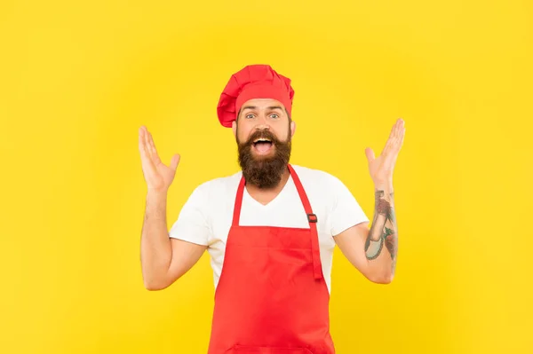 Excited Chef Man Toque Apron Happy Screaming Open Arms Yellow — Stock Photo, Image