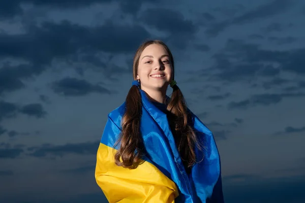 Smiling Ukrainian Teen Girl Teen Child Flag Teen Kid Flag — Zdjęcie stockowe