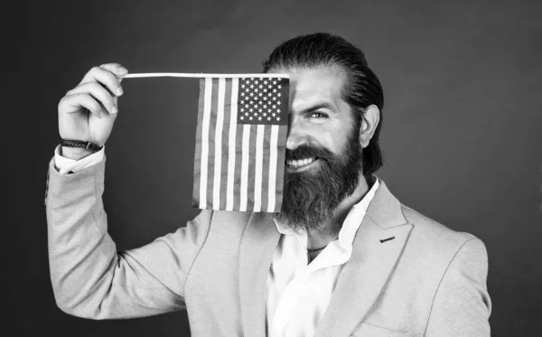 Välvårdad Man Bröllop Formalwear Har Skägg Hålla Usa Flagga Självständighetsdagen — Stockfoto