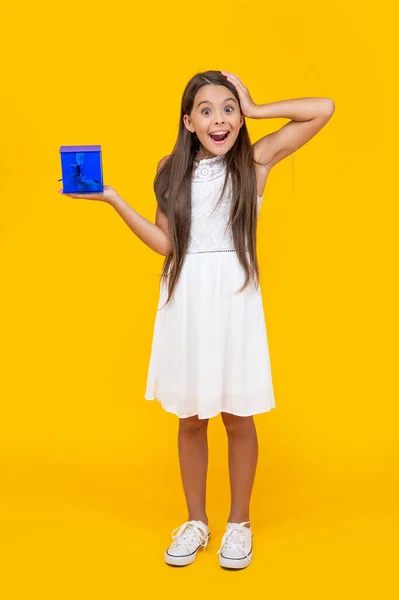 Surprised Teen Child Hold Gift Box Yellow Background — Stockfoto