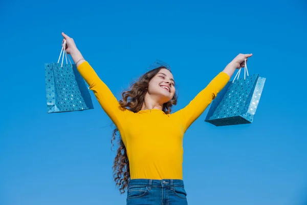 Glad Teen Girl Shopping Bags Blue Yellow — Foto Stock